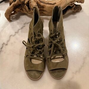 Olive Lace-Up Women's Shoes